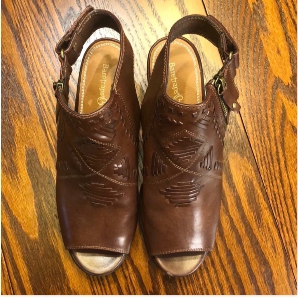 Baretraps Ivalyn Auburn Open Toe Sandals - Picture 10 of 13